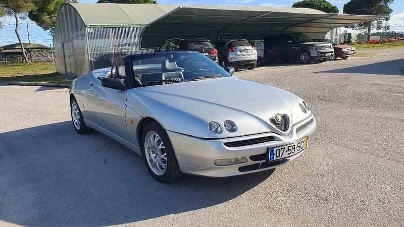 Usado Alfa Romeo Spider 150 HP (110 kW) 2001 Cinzento Cabrios