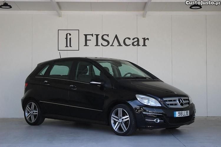 Preto Usado 2011 Mercedes B200 Monovolume | € 12.900 - Imagem 1/1