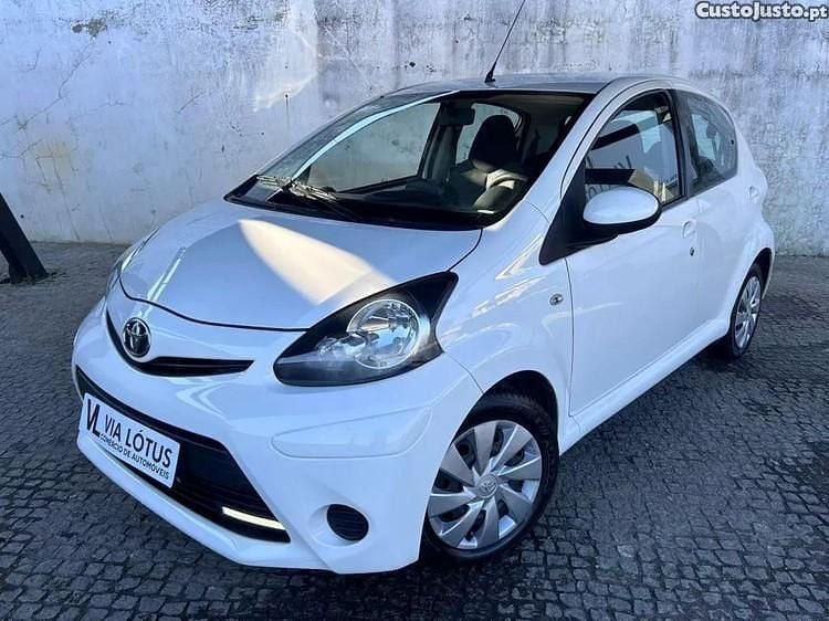 Branco Usado 2014 Toyota Aygo Citadino | € 8.900 (Bom preço) - Imagem 1/1