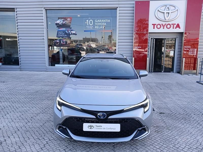 Cinza (pintura metalizada) Usado 2024 Toyota Corolla Comfort Sedan | € 35.500 (Caro) - Imagem 1/4