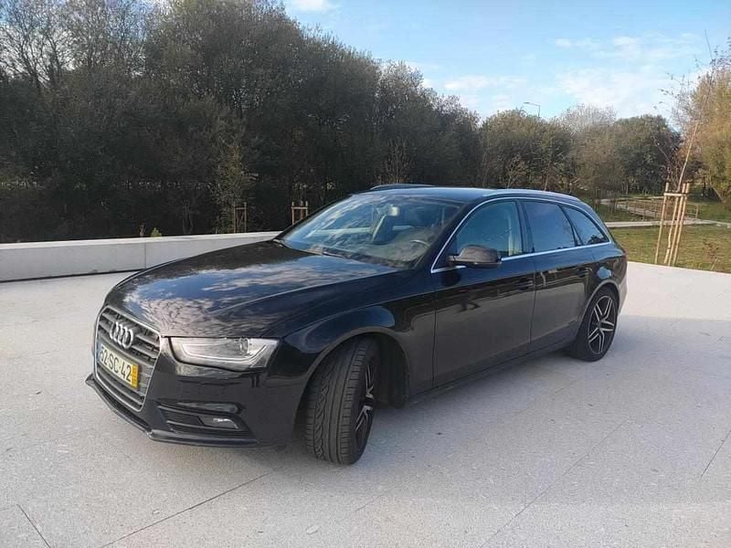Usado Audi A4 136 HP (100 kW) 2013 Preto Carrinha