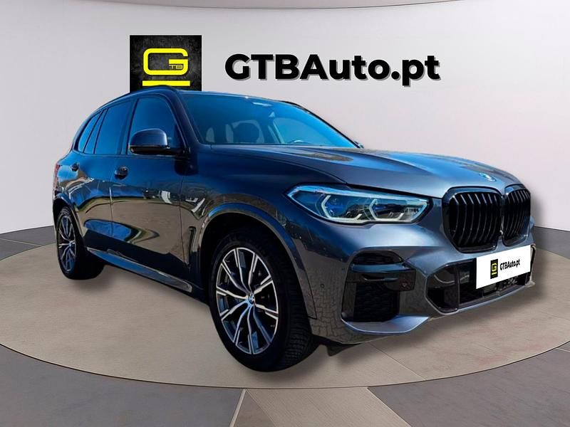 Cinza Usado 2022 BMW X5 Comfort Edition SUV | € 59.900 - Imagem 1/4