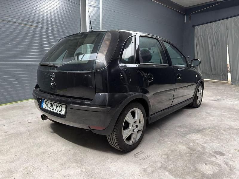 Usado 2003 Opel Corsa Sedan | € 1.990 (Preço justo) - Imagem 1/4