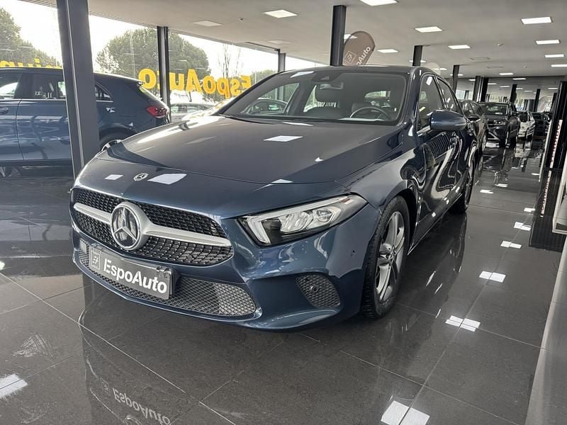 Usado Mercedes A160 Style 109 HP (80 kW) 2020 Azul