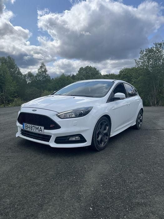 Usado 2016 Ford Focus ST Sedan | € 18.500 - Imagem 1/4