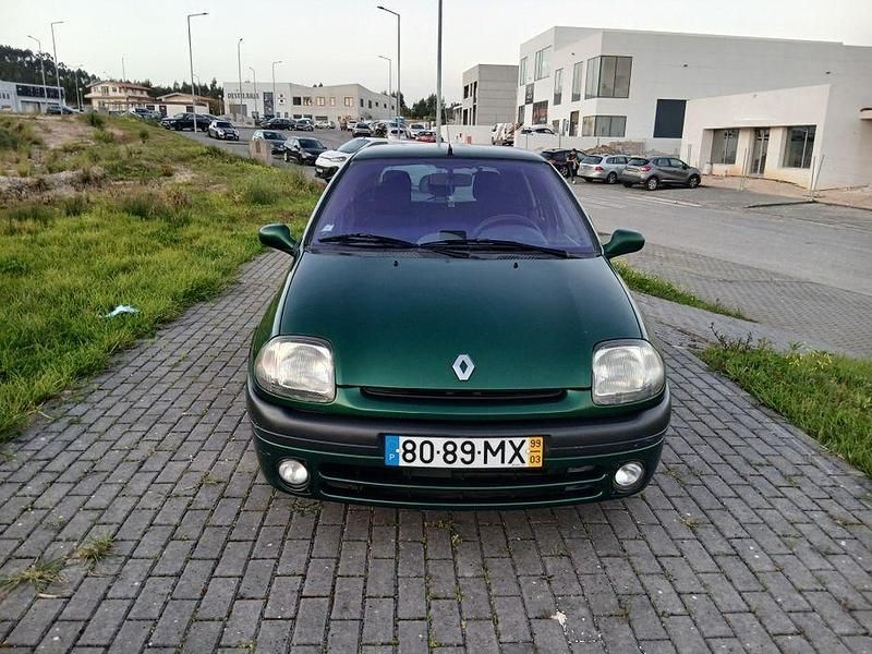 Usado Renault Clio II 75 HP (55 kW) 1999 Sedan