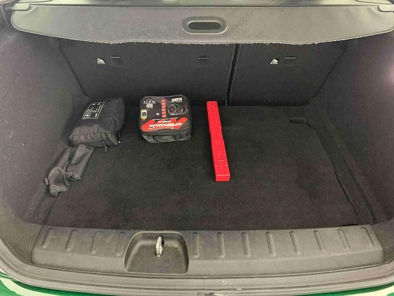 Usado Mini Cooper D Clubman 150 HP (110 kW) 2022 Verde Carrinha