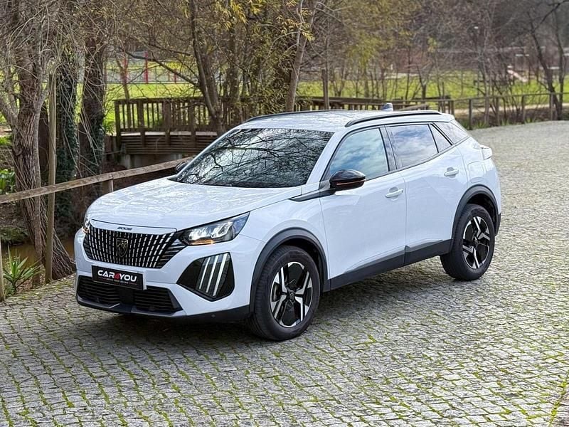 Usado Peugeot 2008 Allure 102 HP (75 kW) 2024 Branco SUV