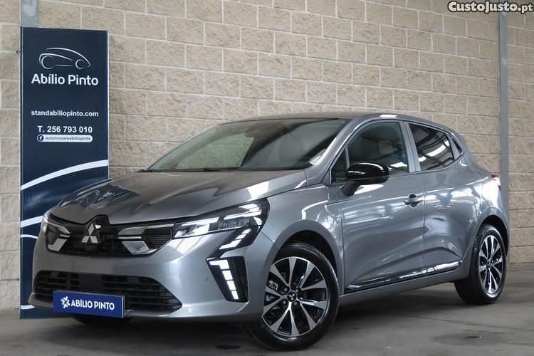 Azul Usado 2025 Mitsubishi Colt Sedan | € 20.450 (Caro) - Imagem 1/1