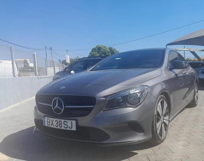Usado Mercedes CLA200 Shooting Brake 136 HP (100 kW) 2016 Cinza antracite Carrinha