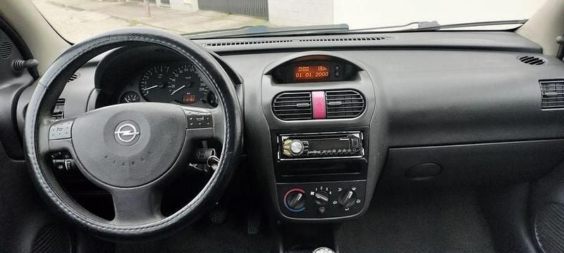 Usado Opel Corsa Comfort 75 HP (55 kW) 2002 Citadino