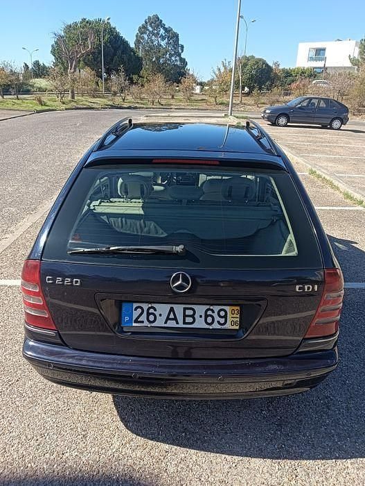 Usado 2003 Mercedes C220 Elegance Sedan | € 6.000 - Imagem 1/4