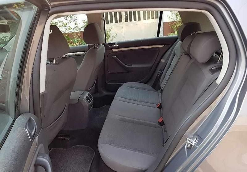 Usado VW Golf VI 105 HP (77 kW) 2008 Cinzento Citadino