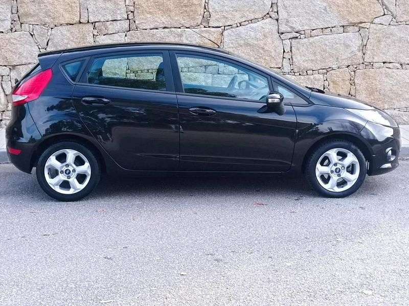 Usado Ford Fiesta 82 HP (60 kW) 2010 Preto Citadino