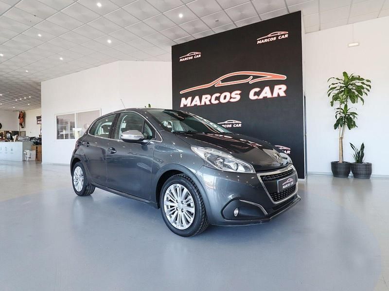 Preto Usado 2017 Peugeot 208 Active Citadino | € 10.400 (Preço justo) - Imagem 1/4