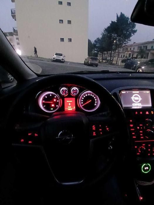 Usado Opel Astra Cosmo 125 HP (91 kW) 2011 Sedan