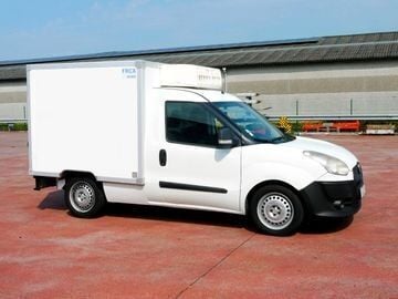 Branco Usado 2013 Fiat Doblò Easy Monovolume | € 13.500 (Caro) - Imagem 1/4