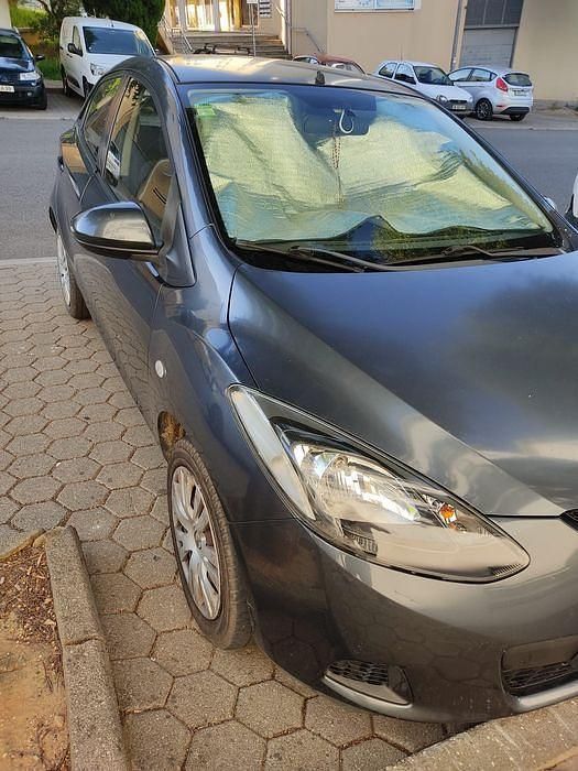 Usado 2009 Mazda 2 Comfort Sedan | € 4.000 - Imagem 1/4