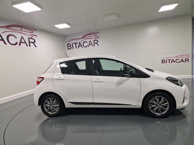 Usado Toyota Yaris Comfort 69 HP (50 kW) 2018 Branco