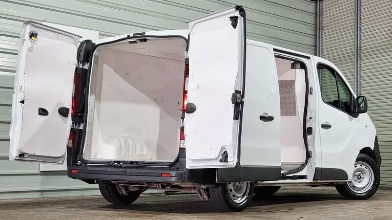 Usado Opel Vivaro 145 HP (106 kW) 2018 Branco Monovolume