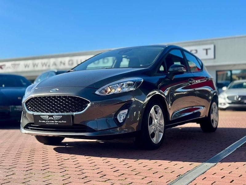 Cinza Usado 2020 Ford Fiesta Active | € 12.000 - Imagem 1/4