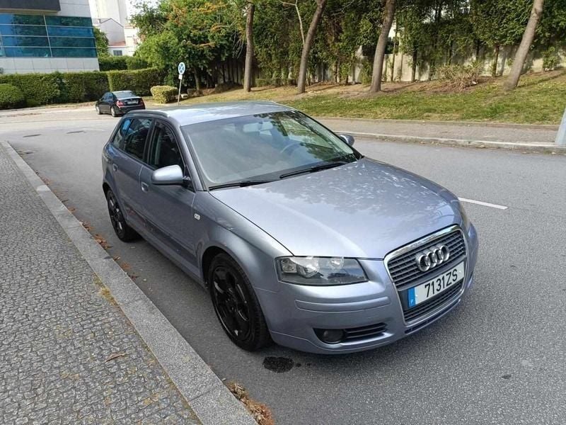 Cinzento Usado 2005 Audi A3 Citadino | € 6.950 - Imagem 1/4