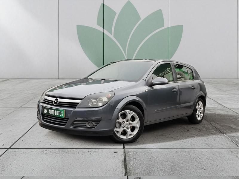 Usado Opel Astra Cosmo 90 HP (66 kW) 2007 Cinza Citadino