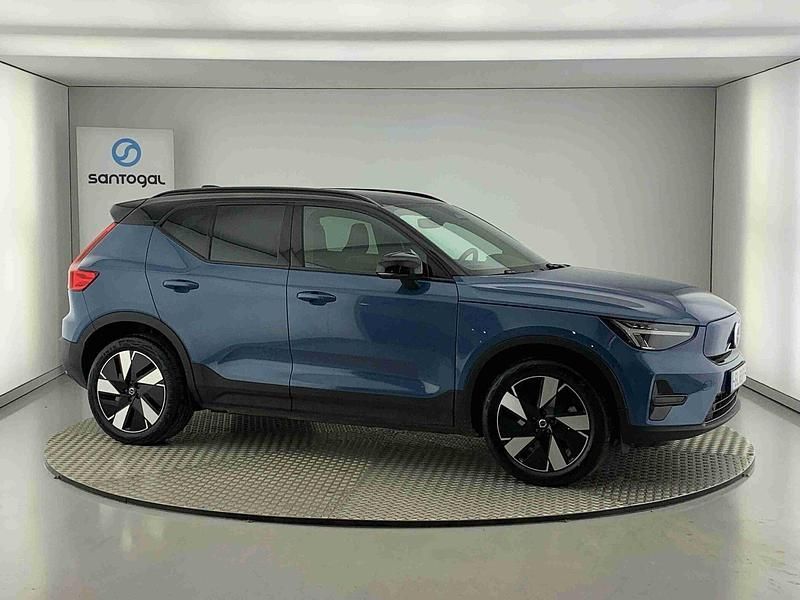 Azul Usado 2024 Volvo EX40 Plus SUV | € 46.990 - Imagem 1/4
