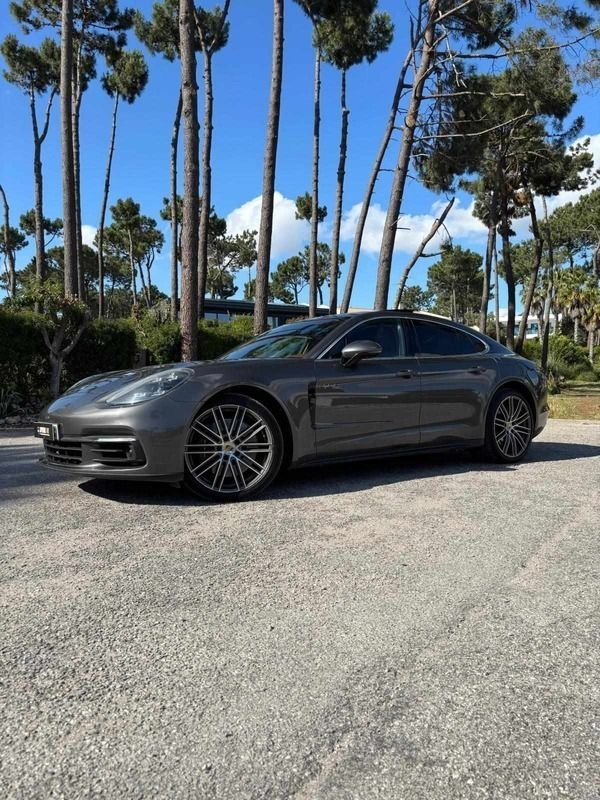 Usado Porsche Panamera 462 HP (339 kW) 2018 Cinzento Sedan