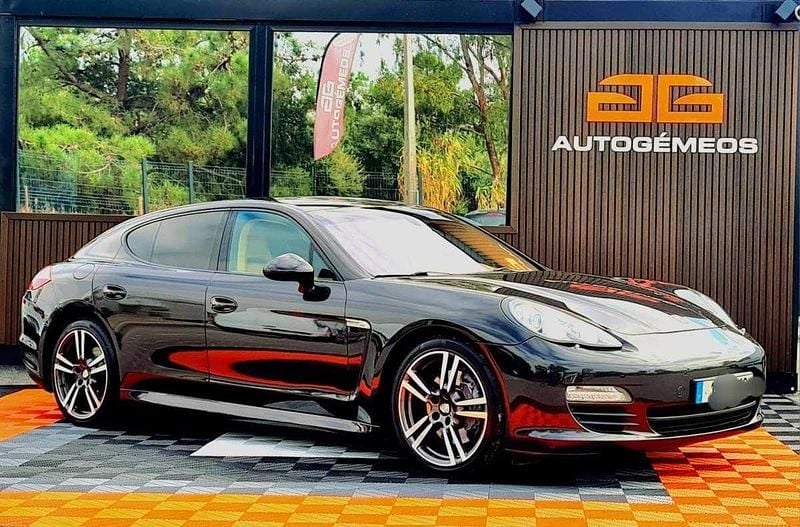 Cinzento Usado 2011 Porsche Panamera Sedan | € 39.990 (Caro) - Imagem 1/4