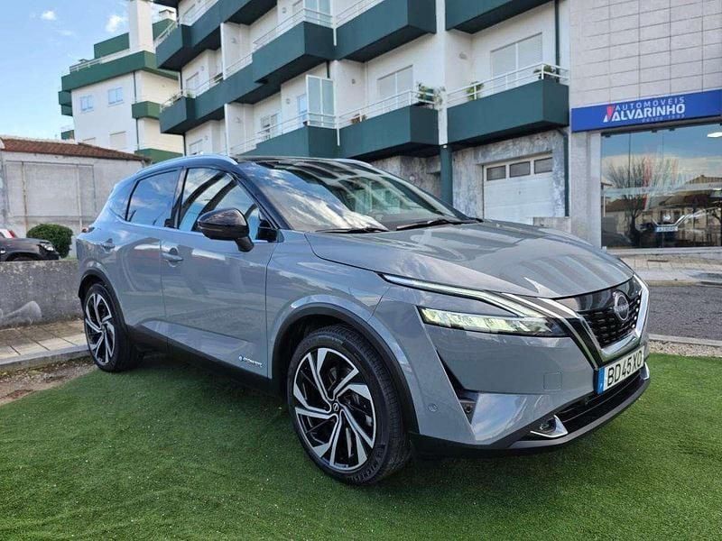 Cinza Usado 2023 Nissan Qashqai Tekna+ SUV | € 33.950 - Imagem 1/4