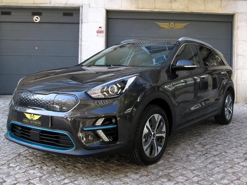 Cinzento Usado 2022 Kia e-Niro 3 SUV | € 22.250 (Bom preço) - Imagem 1/4