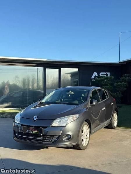 Cinza Usado 2011 Renault Mégane III | € 5.750 - Imagem 1/1