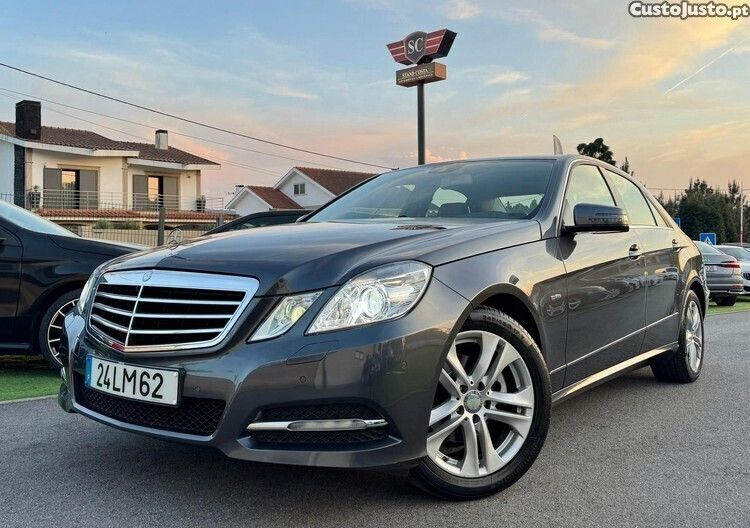 Cinza Usado 2011 Mercedes E220 Avantgarde Sedan | € 17.950 (Preço justo) - Imagem 1/1