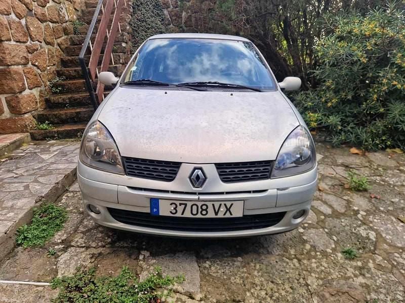 Usado Renault Clio II 75 HP (55 kW) 2004 Cinzento Citadino