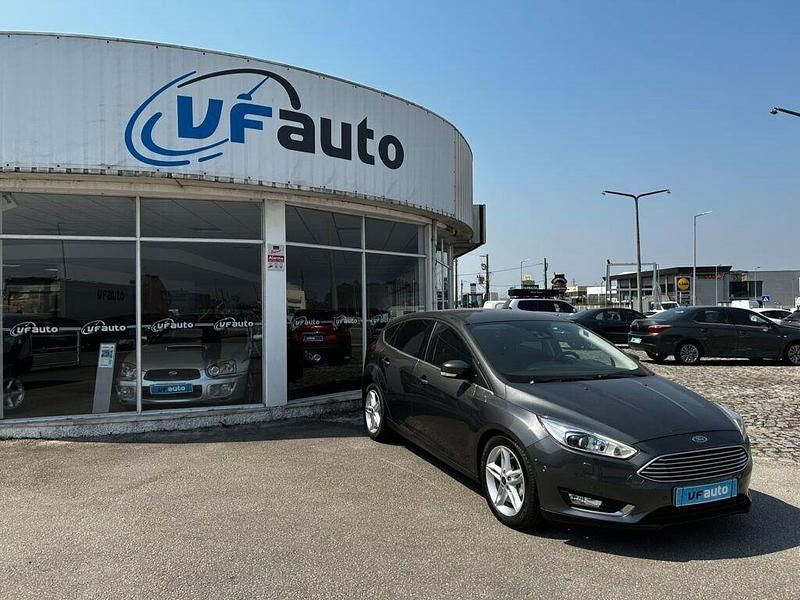 Usado Ford Focus Titanium 120 HP (88 kW) 2016 Castanho Sedan