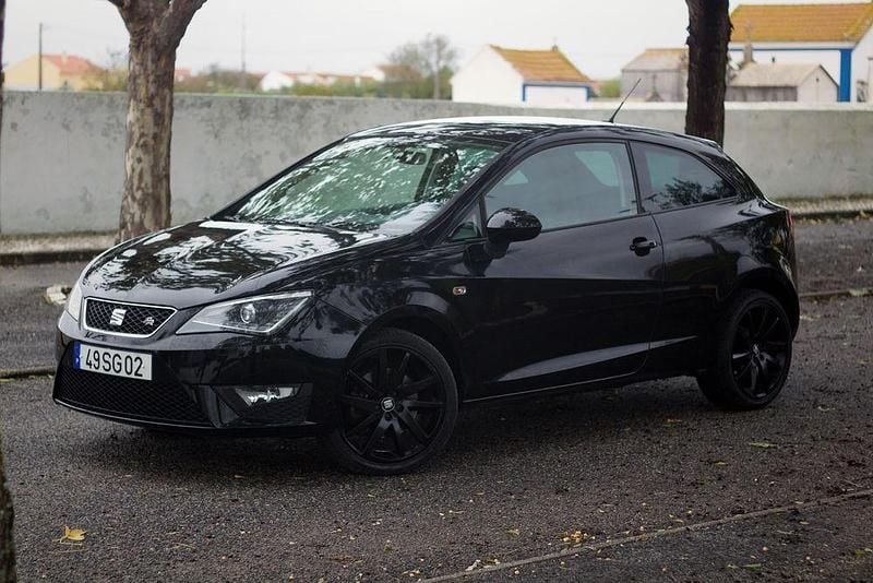 Preto Usado 2016 Seat Ibiza FR Citadino | € 11.500 - Imagem 1/4