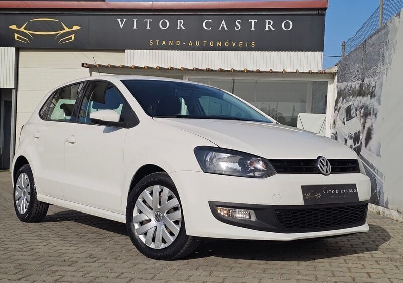 Branco Usado 2010 VW Polo Comfortline Citadino | € 7.990 (Preço justo) - Imagem 1/4