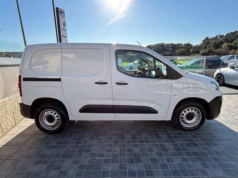 Usado Fiat Doblò 100 HP (73 kW) 2023 Branco Monovolume