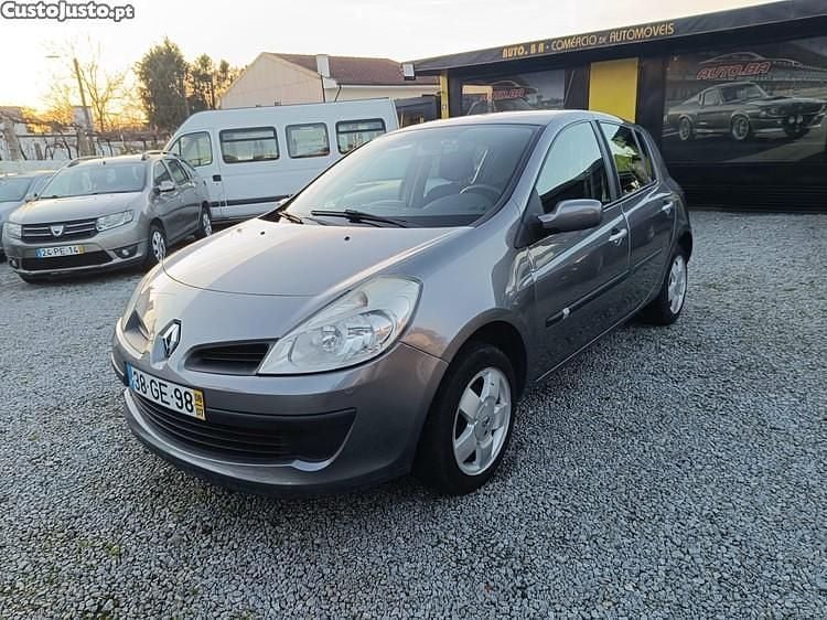 Cinza Usado 2008 Renault Clio II Dynamique | € 5.390 (Preço justo) - Imagem 1/1