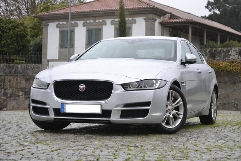 Cinzento Usado 2016 Jaguar XE Sedan | € 13.950 (Preço justo) - Imagem 1/4