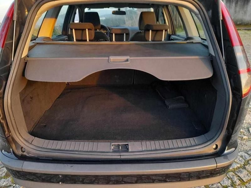 Usado Ford Focus 80 HP (58 kW) 2007 Preto Carrinha