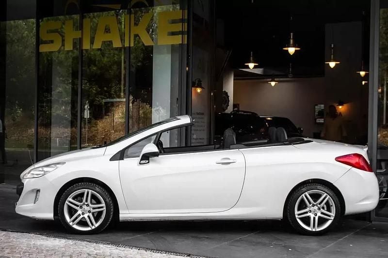 Usado Peugeot 308 CC Sport 112 HP (82 kW) 2010 Branco Cabrios