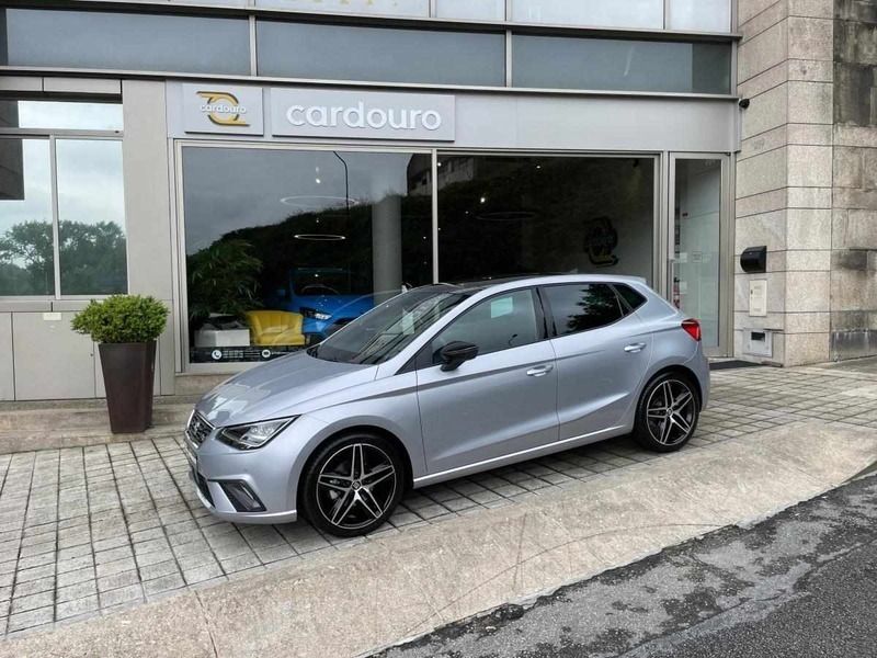 Cinzento cinzento Usado 2020 Seat Ibiza FR | € 19.900 (Preço elevado) - Imagem 1/4