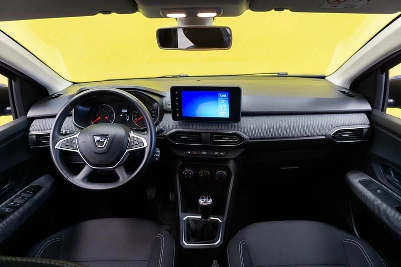 Usado Dacia Sandero Essentiel 67 HP (49 kW) 2021 Azul Citadino