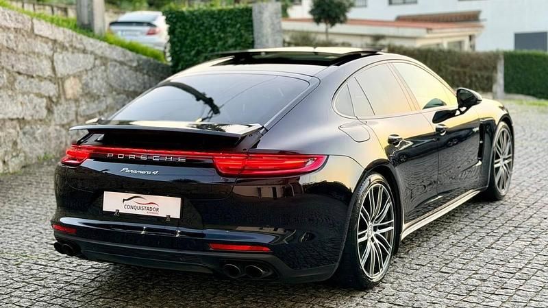 Usado Porsche Panamera 462 HP (339 kW) 2018 Preto