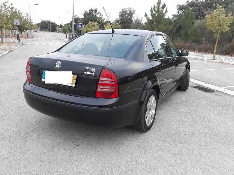 Usado Skoda Superb 130 HP (95 kW) 2004 Preto Sedan