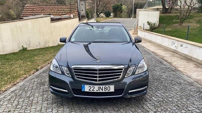 Usado 2010 Mercedes E350 Avantgarde Sedan | € 20.000 - Imagem 1/2