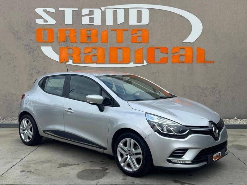 Cinza Usado 2018 Renault Clio IV Zen | € 9.500 (Preço justo) - Imagem 1/4