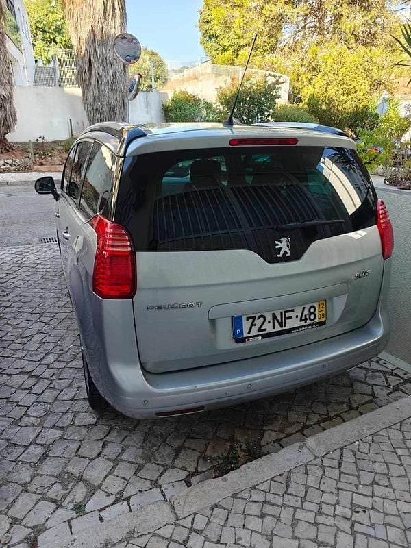 Usado Peugeot 5008 111 HP (81 kW) 2012 Cinzento Carrinha